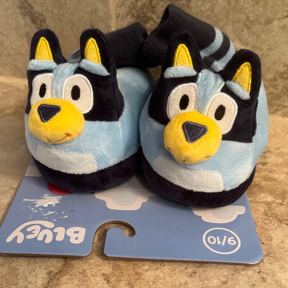NWT Bluey Plush Character kids Slippers Blue & Yellow 3d sock top size 9/10